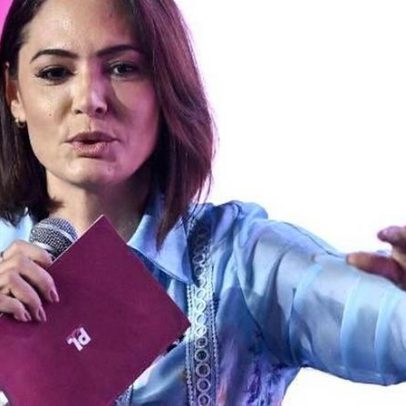 Michelle é cobrada online por esconder Flávio e elogiar Tarcísio