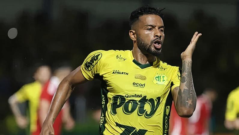 Reinaldo ficou na bronca com a arbitragem