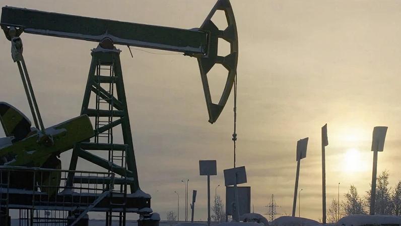Produção de petróleo: tensão entre EUA e Irã eleva preços (Foto: Sergei Karpukhin / Reuters)