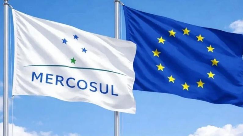 Bandeiras do Mercosul e União Europeia