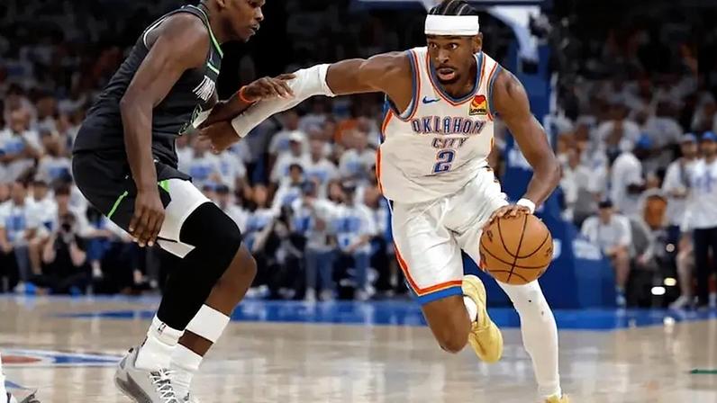 Shai Gilgeous-Alexander foi eleito o MVP da NBA na temporada 2024/25 (Foto: Ethan Miller/AFP)