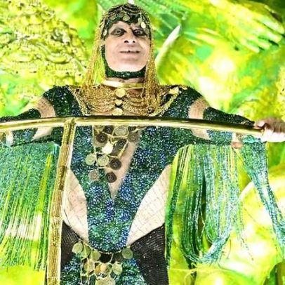 Ney Matogrosso emociona no desfile da Imperatriz com tema de enredo