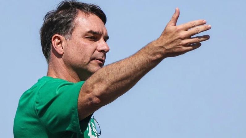 O senador Flávio Bolsonaro é pré-candidato à Presidência pelo PL