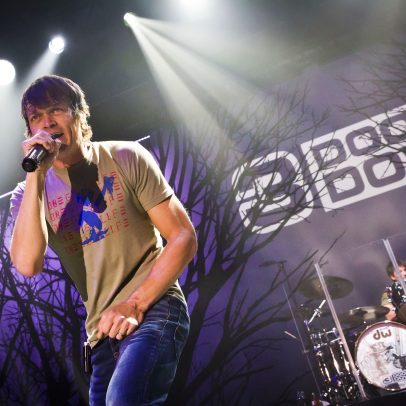 Brad Arnold, vocalista do 3 Doors Down, morre aos 47 anos