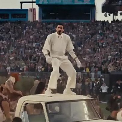 Casamento de Bad Bunny no show do Super Bowl foi real.