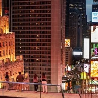 Times Square inaugura mirante no prédio da tradicional bola de Ano-Novo