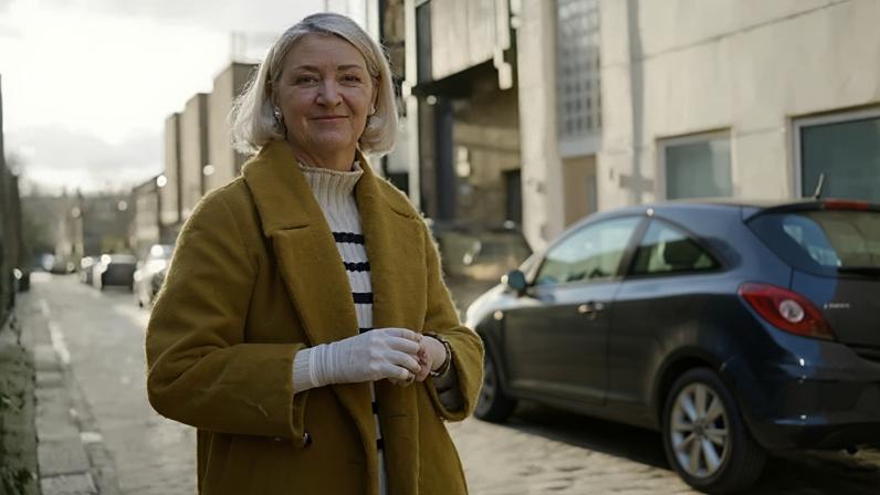 Sarah De Lagarde lost an arm and a leg after being hit by two trains in London. Now, she has an AI-powered arm.