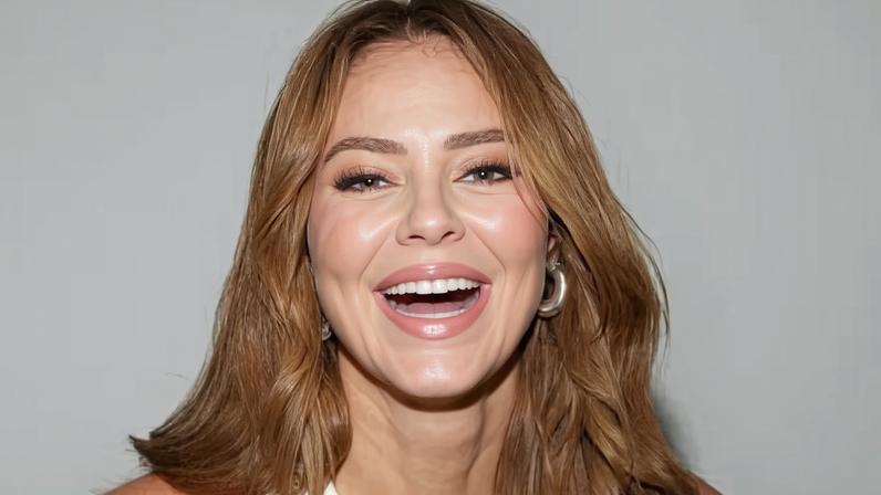 Solteira e ruiva, Paolla Oliveira tira onda com novo visual e posta memes — Foto: Reprodução/Instagram