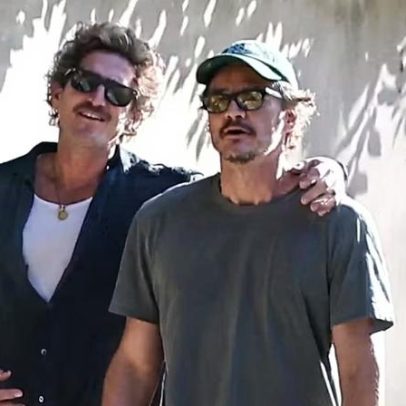 Pedro Pascal é fotografado em passeio com Rafael Olarra