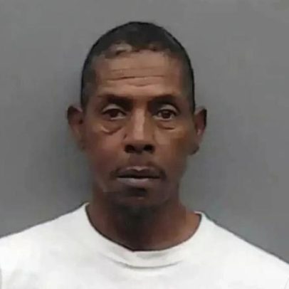 Pai de Patrick Mahomes é preso por violação de condicional em DWI