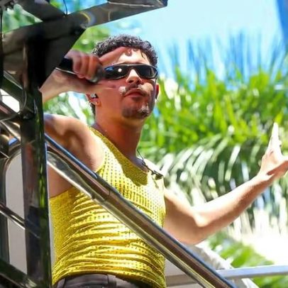 Pedro Sampaio surge de jetski em bloco de Ivete Sangalo