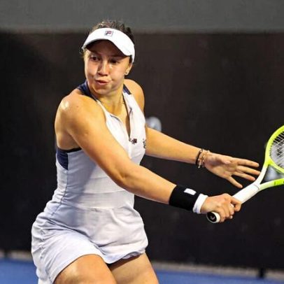 Pietra cai nas quartas de simples e disputa a final de duplas em Salinas