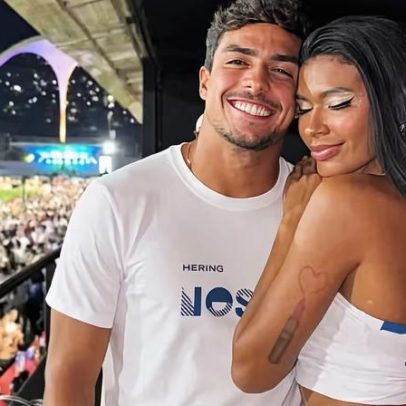 Pocah é fotografada com novo namorado na Sapucaí