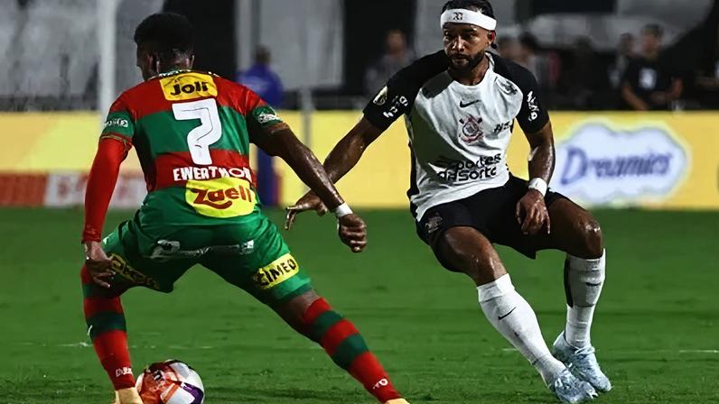 Lance de Portuguesa x Corinthians pelas quartas de final do Campeonato Paulista