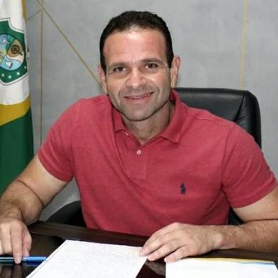 Irmão de Safadão é condenado por estelionato e perde cargo de prefeito no CE