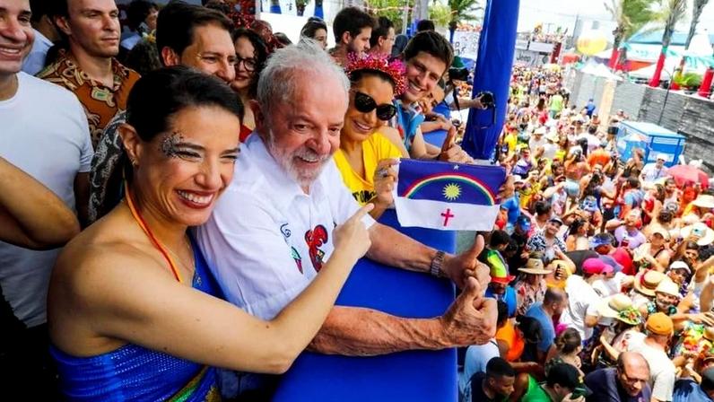 O presidente Lula (PT), com a primeira-dama, Janja, ao lado da governadora de PE, Raquel Lyra (PSD), e o prefeito do Recife, João Campos (PSB)