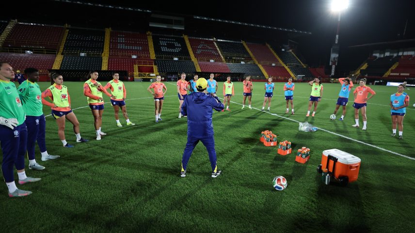 Treino da seleção brasileira feminina na Costa Rica — Foto: Lívia Villas Boas/CBF