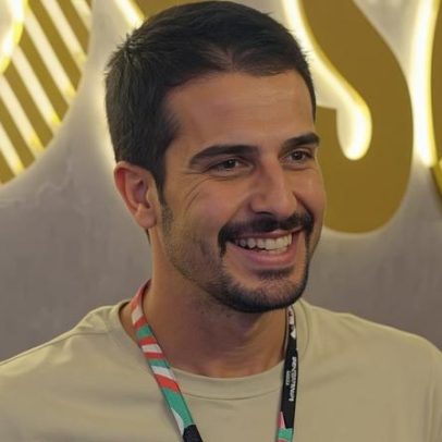 Enzo Celulari volta à bateria da Beija-Flor e relembra amizade com Gabriel David