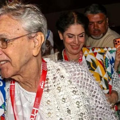 Caetano Veloso no Carnaval de Salvador é recebido com carinho por fãs