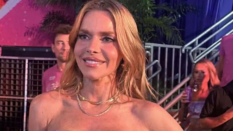 Monique Alfradique no Carnaval de Salvador — Foto: Quem