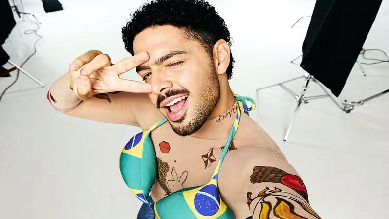 Pedro Sampaio usa look inspirado em Inês Brasil no Carnaval de Minas Gerais — Foto: Igor Melo