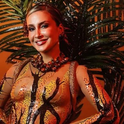 Claudia Leitte desfila no primeiro dia de folia em Salvador com look baiano