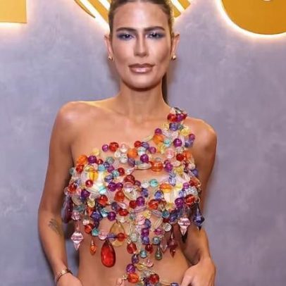 Antônia Pires mostra marcas pelo corpo após look do último dia de Carnaval