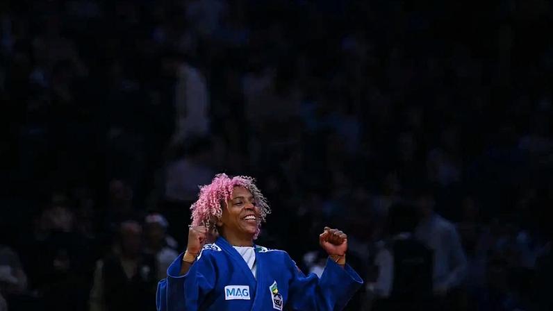 Rafaela Silva somará 1000 pontos no ranking após título em Paris (Foto: Julie SEBADELHA / AFP)