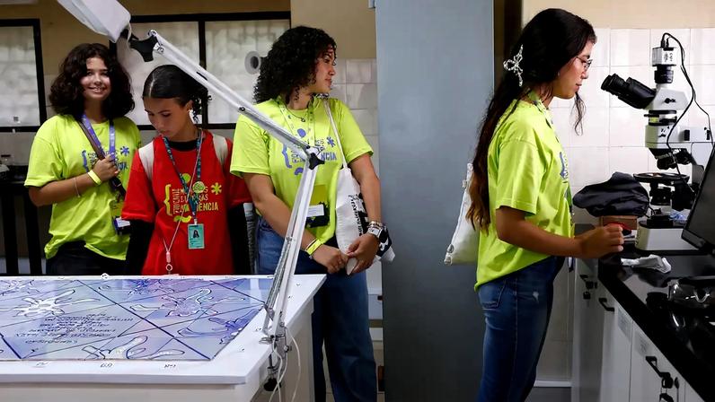 Fiocruz abre as portas para 150 alunas no Dia Internacional das Meninas e Mulheres na Ciência, na sede da Fiocruz, em Manguinhos, zona norte da cidade. Foto: Tânia Rêgo/Agência Brasil