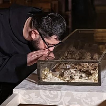 Restos mortais de São Francisco ganham exibição em Assis; conheça cidade