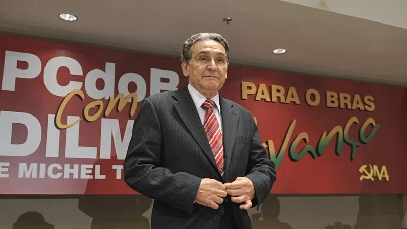 Presidente do PCdoB, Renato Rabelo, durante conveção nacional do partido. — Foto: Valter Campanato / Agência Brasil