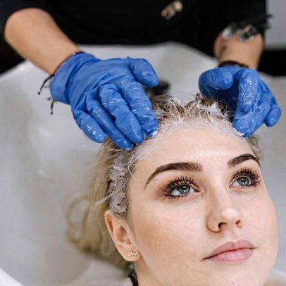 Coloração de cabelo durante gravidez e amamentação: segurança e autocuidado