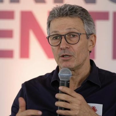 Zema diz estar mais próximo de Bolsonaro que de Lula, sem ficar à direita