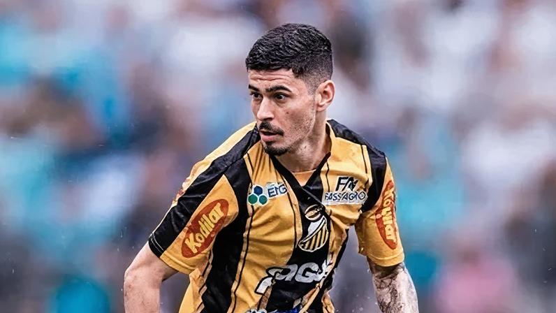 Rômulo abriu o placar para o Novorizontino contra o Santos