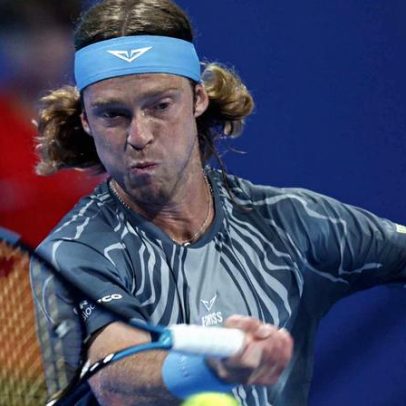 Rublev, bicampeão, estreia bem; Alcaraz e Sinner disputam a 4ª rodada