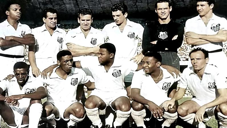 O Santos de Pelé e Coutinho conquistou a Libertadores de 1962 e abriu a hegemonia brasileira no torneio. (Santos)