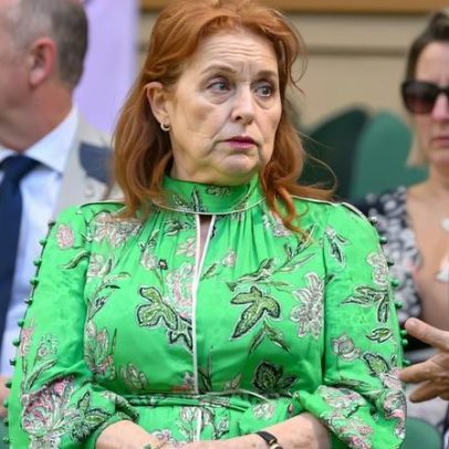 Sarah Ferguson diz que todos querem prejudicá-la após prisão de Andrew