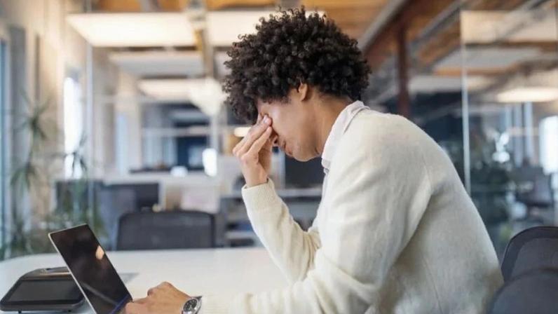 Getty Images Em 2025, foram registrados mais de 546 mil afastamentos por questões de saúde mental, o segundo recorde da série histórica dos últimos dez anos