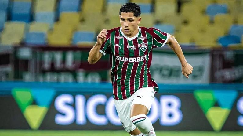 Savarino em campo pelo Fluminense contra o Grêmio, pelo Brasileirão (Foto: Affonso Andrade/Agência F8/Gazeta Press)