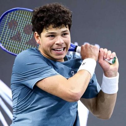 Shapovalov e Shelton vencem de virada e vão à semifinal em Dallas