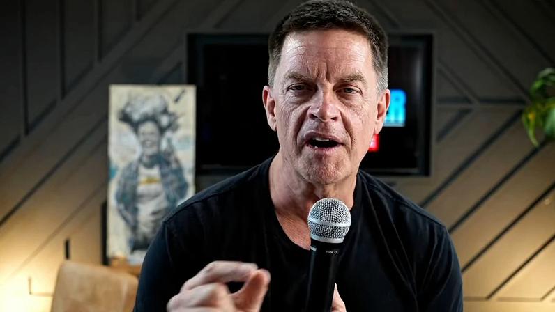 Jim Breuer claims American Airlines booted him and his wife from first class to economy moments before boarding.