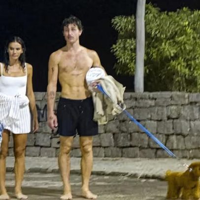 Bruna Marquezine e Shawn Mendes passeiam à noite na praia do Rio