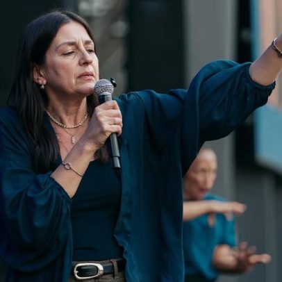 Ex-Carrossel lidera pregação em evento cristão para jovens