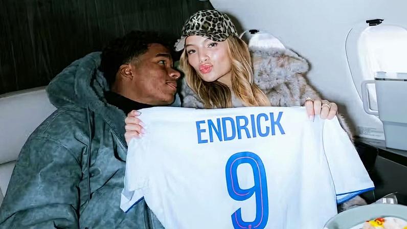 Endrick e Gabriely Miranda se mudaram para a França após acordo com o Lyon — Foto: Reprodução/Instagram