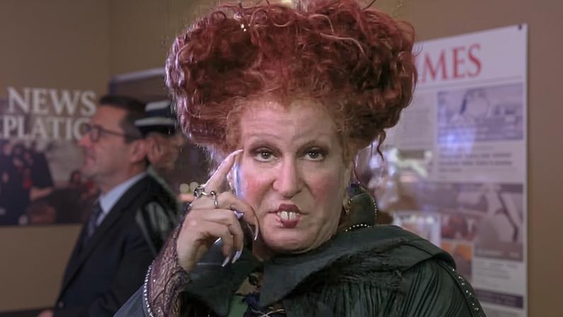 Nany People choca no Carnaval de SP com look idêntico à bruxa de Hocus Pocus — Foto: Brazilnews/ Disney