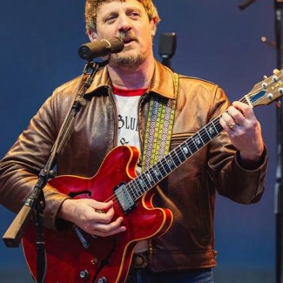 Johnny Blue Skies e Sturgill Simpson buscam álbum dançante