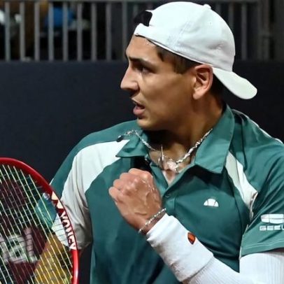 Tabilo fecha jornada chuvosa com vitória em 3 sets