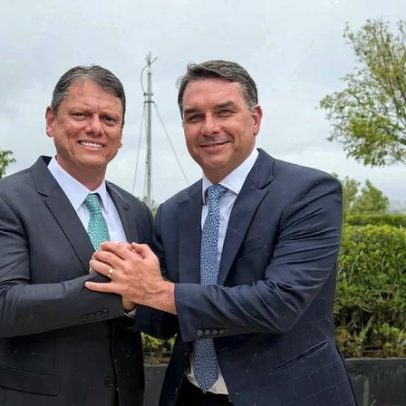Flávio e Tarcísio reaproximam-se após disputa pelo espólio de Bolsonaro