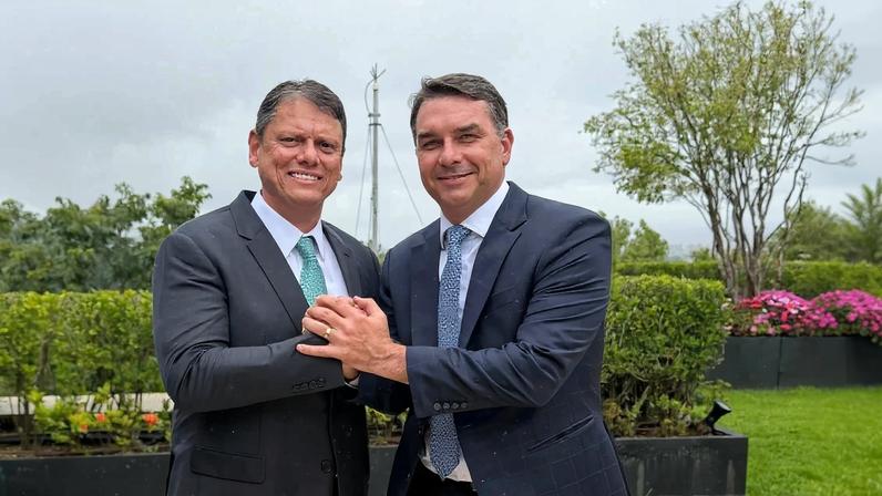 O governador de São Paulo, Tarcísio de Freitas, e o senador Flávio Bolsonaro. Foto: Reprodução/X