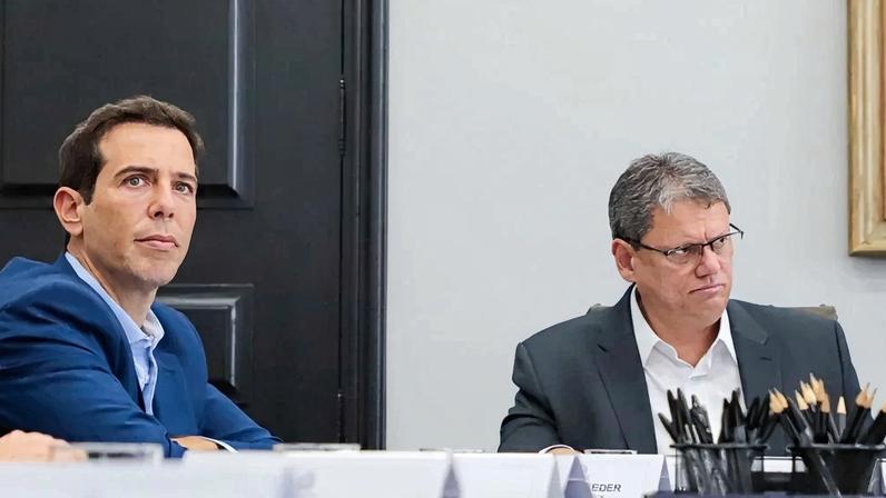 O governador Tarcísio de Freitas e o secretário de educação, Renato Feder. Créditos: Ciete Silvério/Governo do Estado de São Paulo